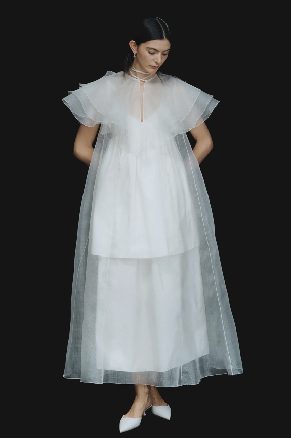 16 пар обуви на каблуке и танкетке