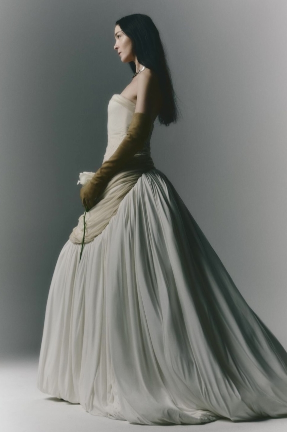 Трендовые собранные прически для невест 2024