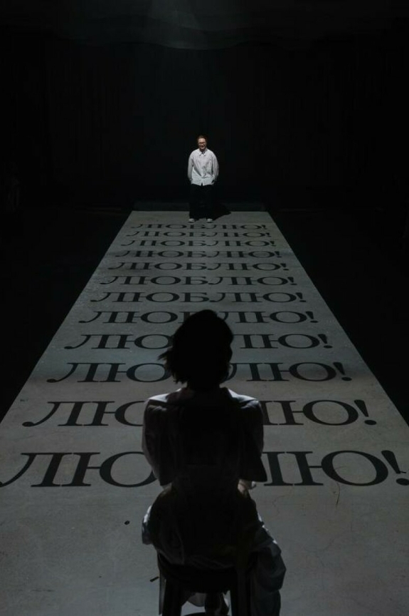 Интервью с декоратором Анной Бурцевой о нелюбви к трендам, новой искренности в декоре мероприятий и творческом вишлисте | Как оформить мероприятие 2024?