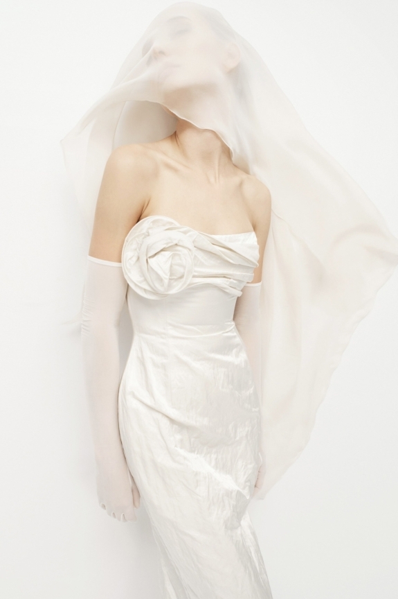 Что надеть невесте, помимо свадебного платья? Конечно,