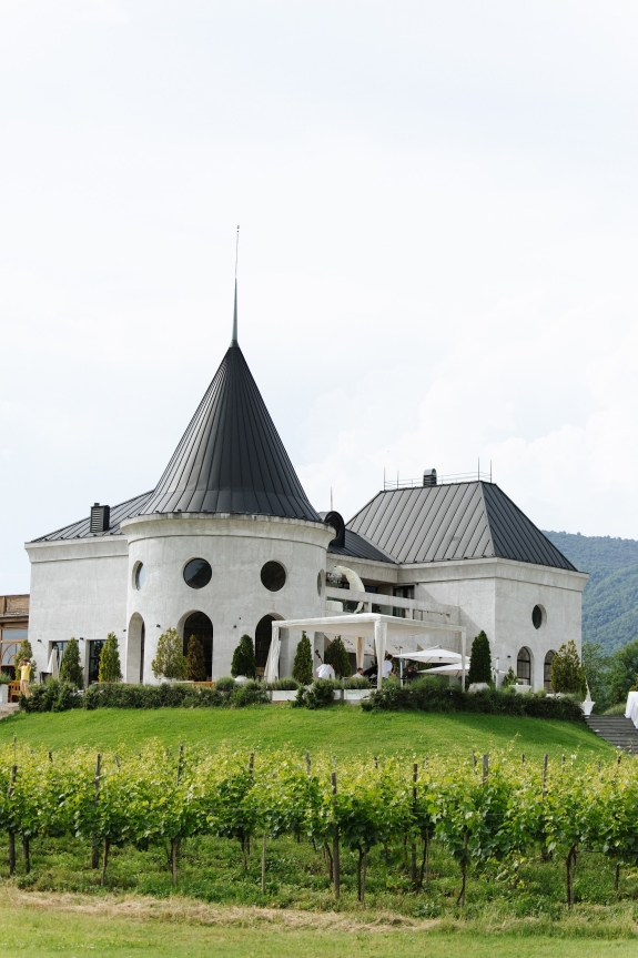 Как привезти гостей на свадьбу за границей? Этикет, групповые брони и распределение ответственности