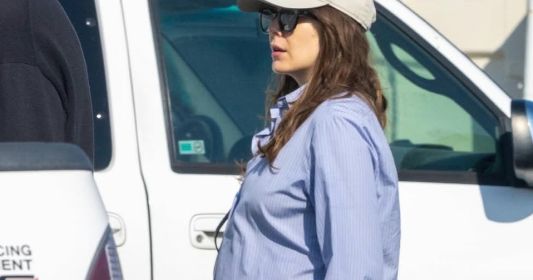 Звезда фильма «Вечность» Элизабет Олсен беременна