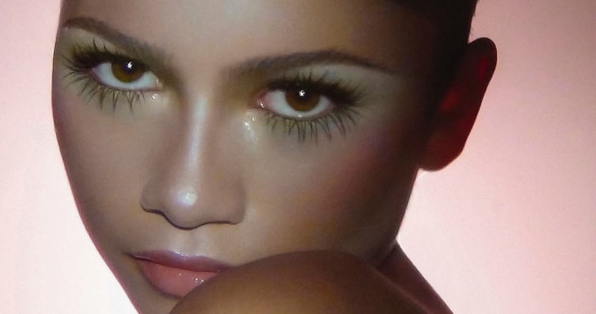 Как у Алексы Деми, с розовыми губами