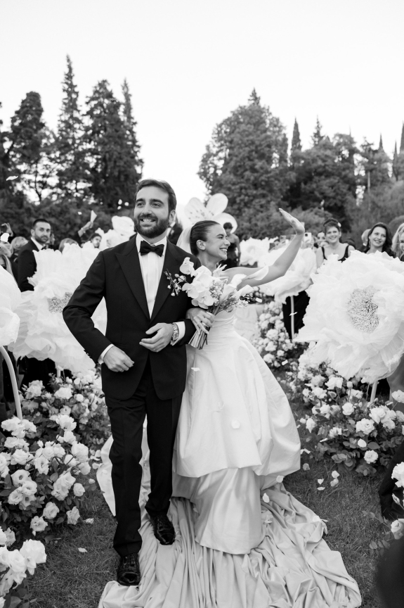 Свадьба в Грузии на 300+ гостей: «бежевая готика», Total Black и Vivienne Westwood