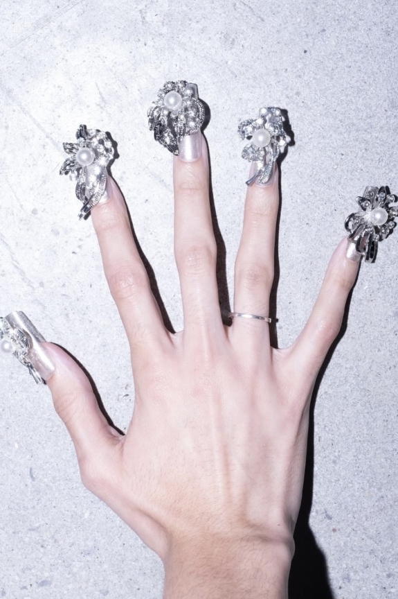 Маникюр на длинные ногти: тренды и идеи дизайна в 2026