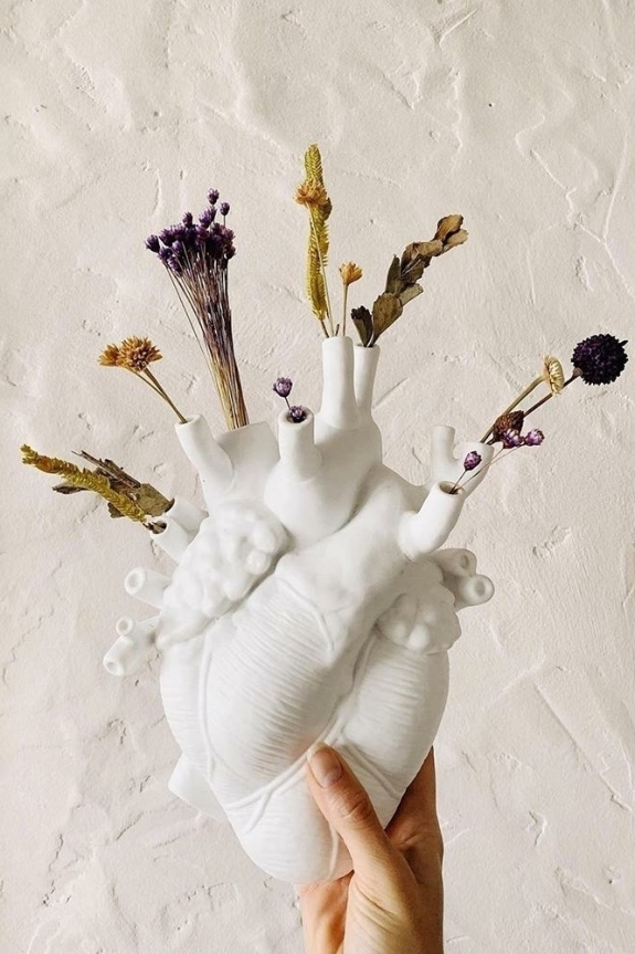 Весенняя свадьба: женские наряды для гостей