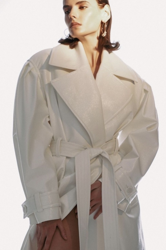 Купить плащ в Москве | Тренч Москва | Тренч кожа | Женские плащи в Москве | Верхняя одежда на свадьбу | Белый плащ