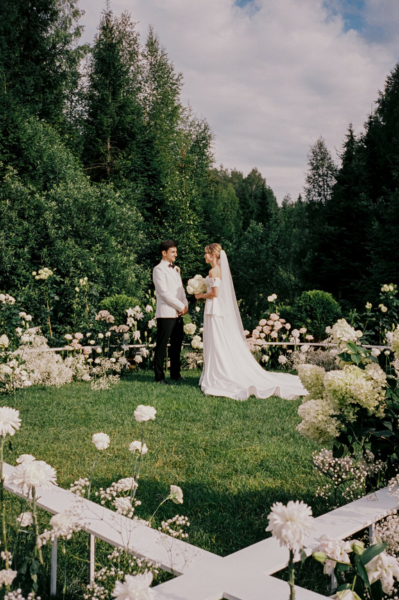 Стильная современная русско-азербайджанская свадьба | Интервью с невестой о романтичном предложении, поисках идеального платья и насыщенной программе свадьбы