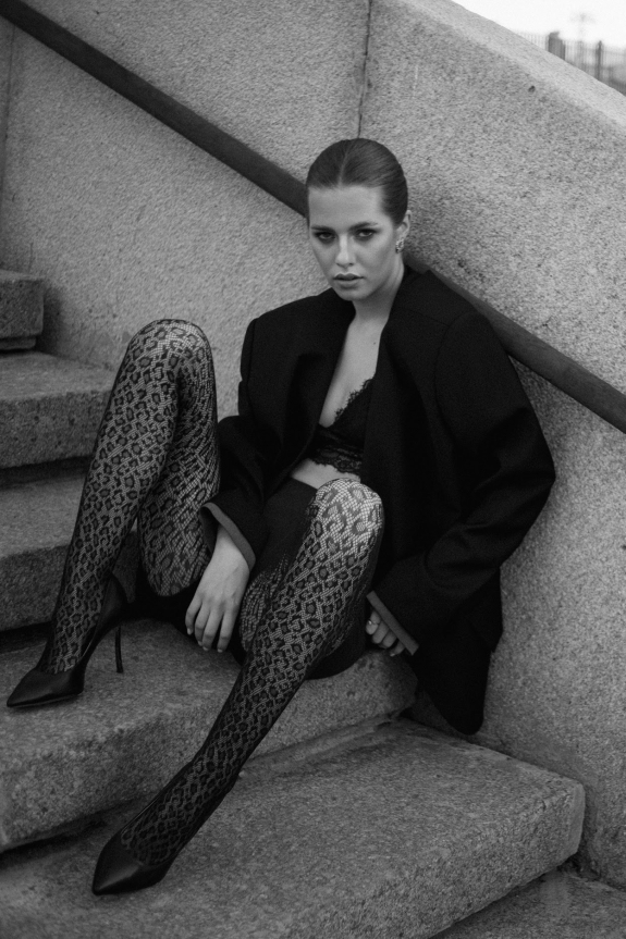 Сексуальная свадебная фотосессия невесты