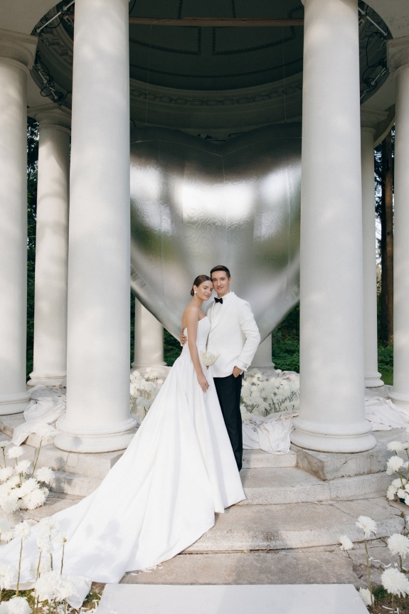 Интервью с невестой: о необычном предложении, стильной свадьбе в духе современной классики и форс-мажоре с дресс-кодом гостей