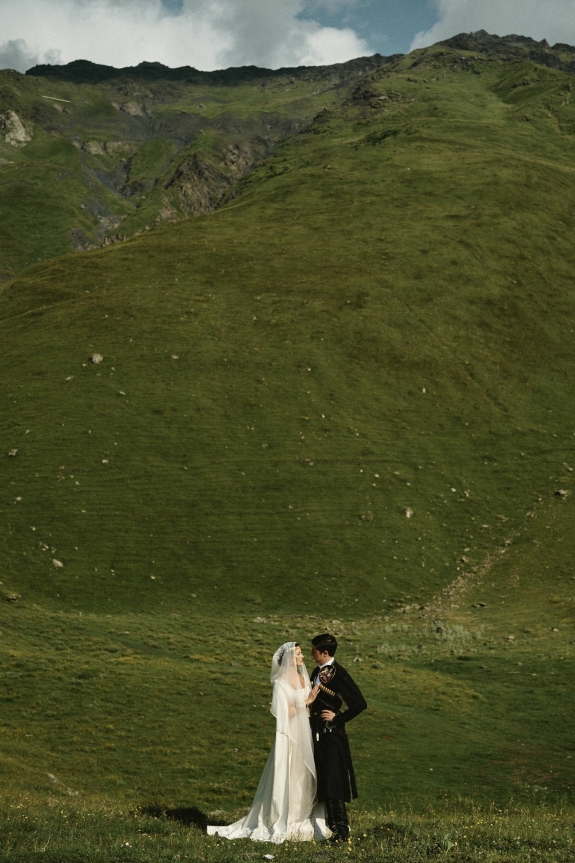 Свадьба Софии Гугуберидзе в Казбеги: грузинские традиции, фестивальный формат и сюрпризы