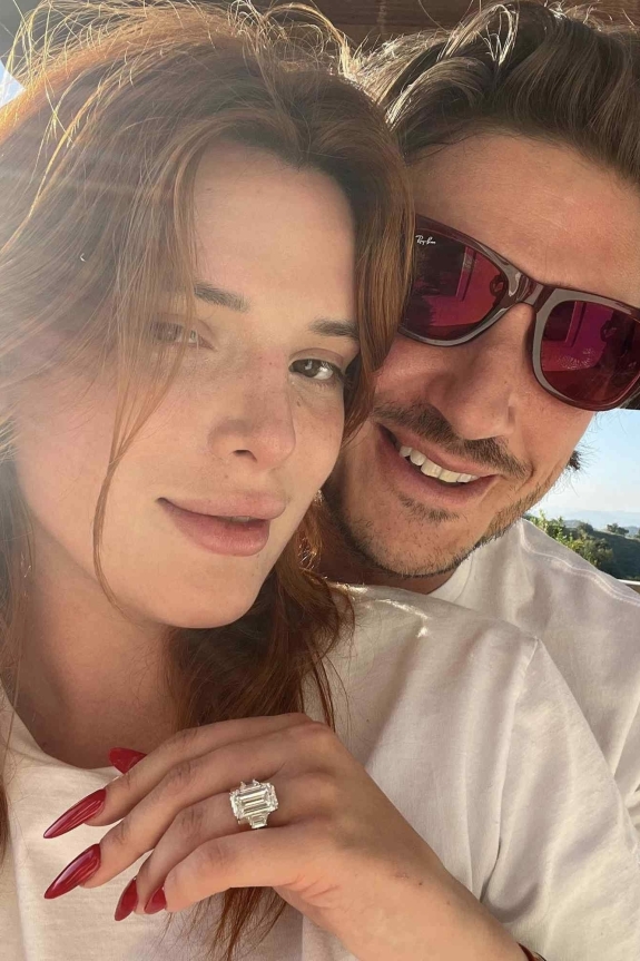 Белла Торн сделала предложение своему парню