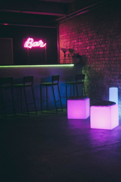 Светящаяся мебель на свадьбу | Фото и пример