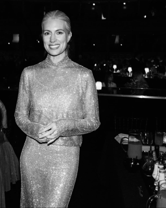 11 зимних нарядов для мамы невесты