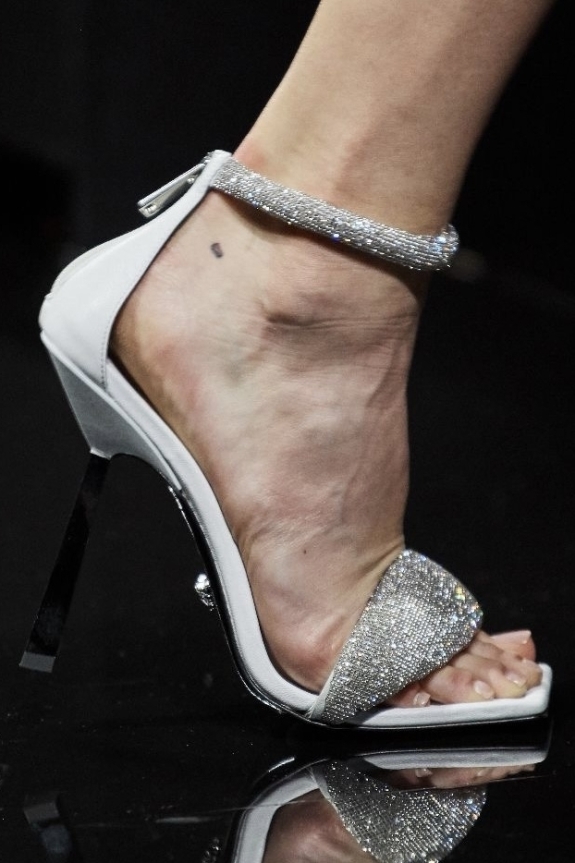 7 новогодних образов в духе Хейли Бибер,