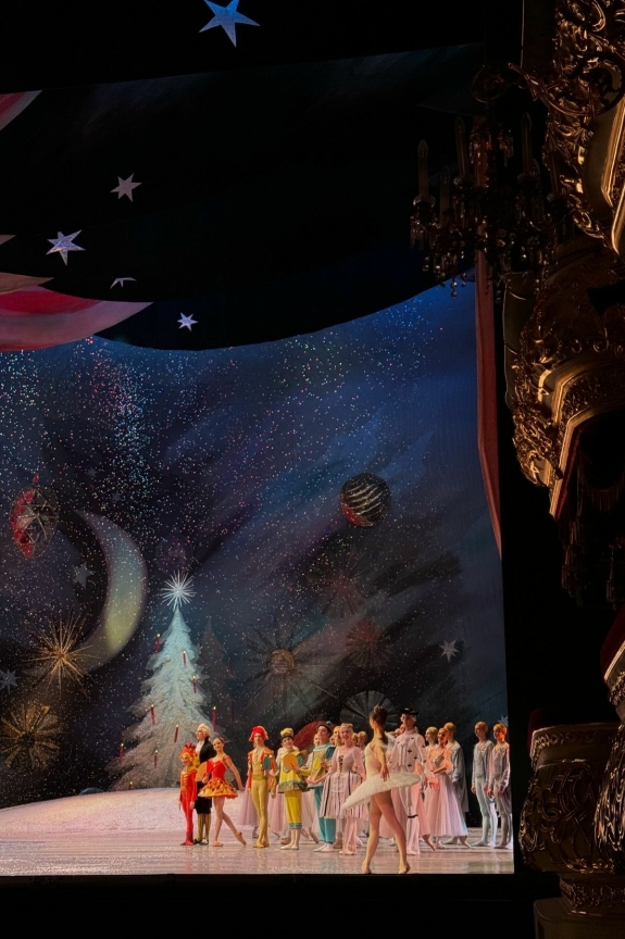 Танцуют все! Где устроить корпоратив для небольшой