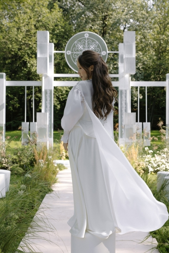 Интервью с невестой о якутско-азербайджанской свадьбе, вдохновении национальными свадебными костюмами и современной интерпретации традиций