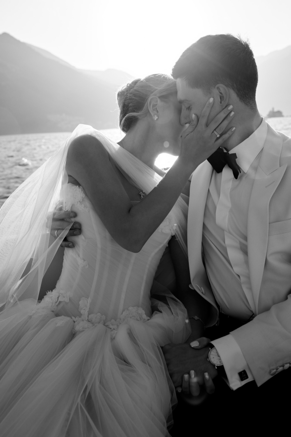 Интервью с невестой о трехдневной свадьбе в Черногории с православным венчанием и техно-рейвом на яхте