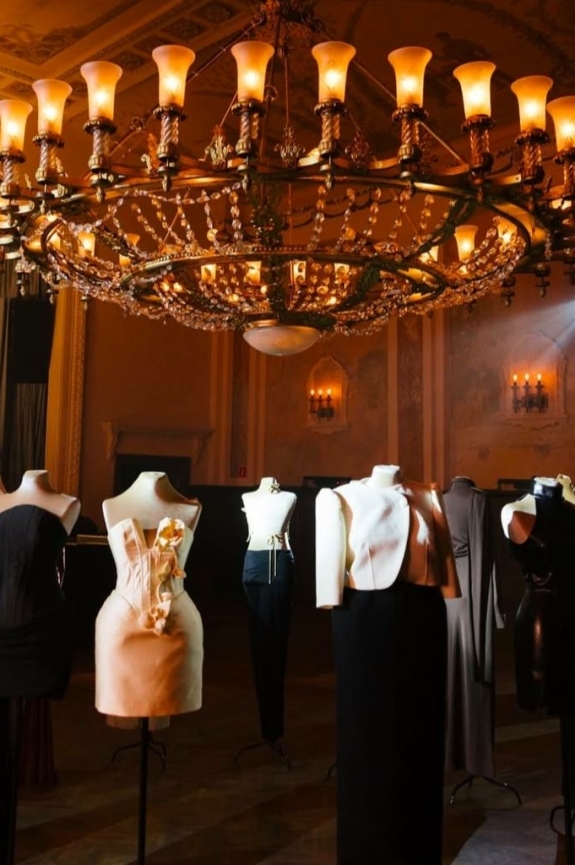 Pantone показал цвет 2025 года