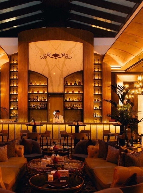 Как встретить Новый год 2026 в Metropol: бар «Шаляпин» или ресторан Savva