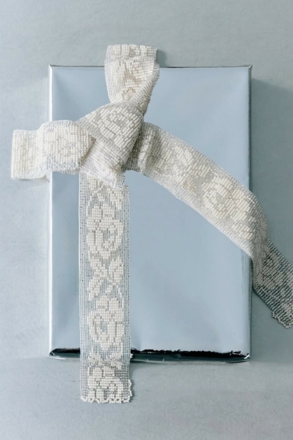 Как упаковать подарок: идеи на Новый год 2026