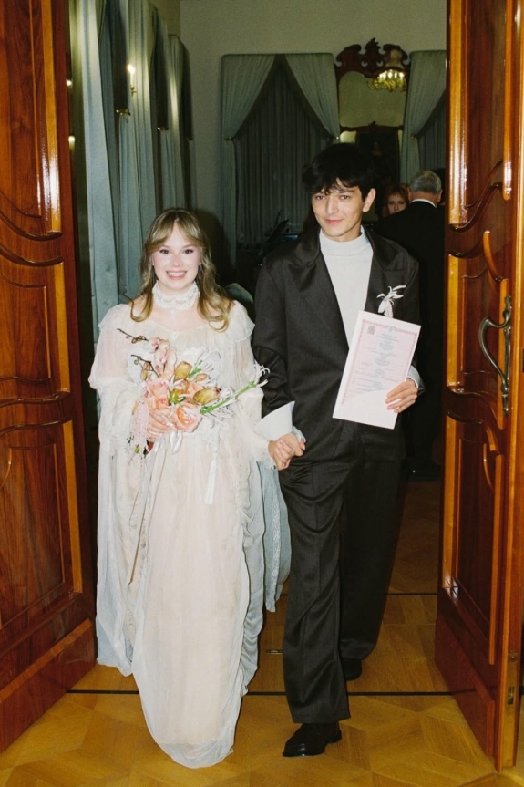 Певец Акмаль и Александра Куртова поженились