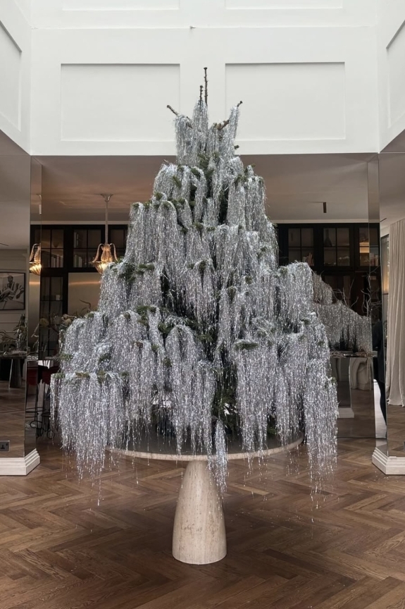 Пижамы, комбинации и даже корсеты. В чем