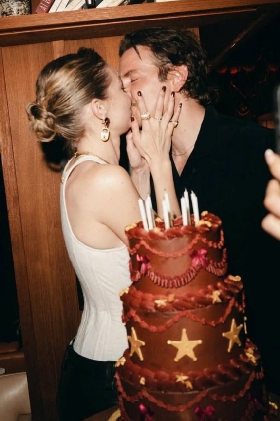 Певец Акмаль и Александра Куртова поженились