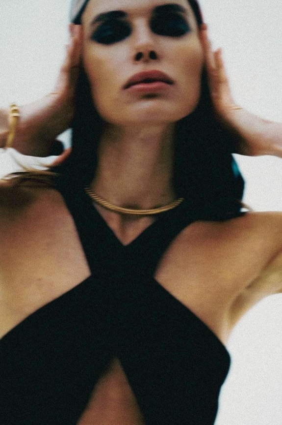 7 актуальных колье-чокеров для невесты