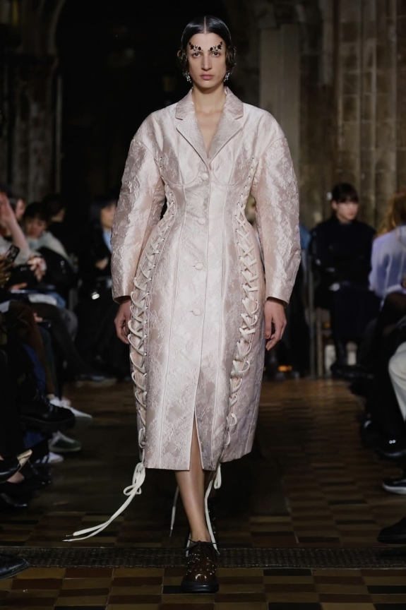 Неделя моды в Лондоне осень-зима 2024 | London Fashion Week FW24 | Главные тренды сезона осень-зима 2024/25