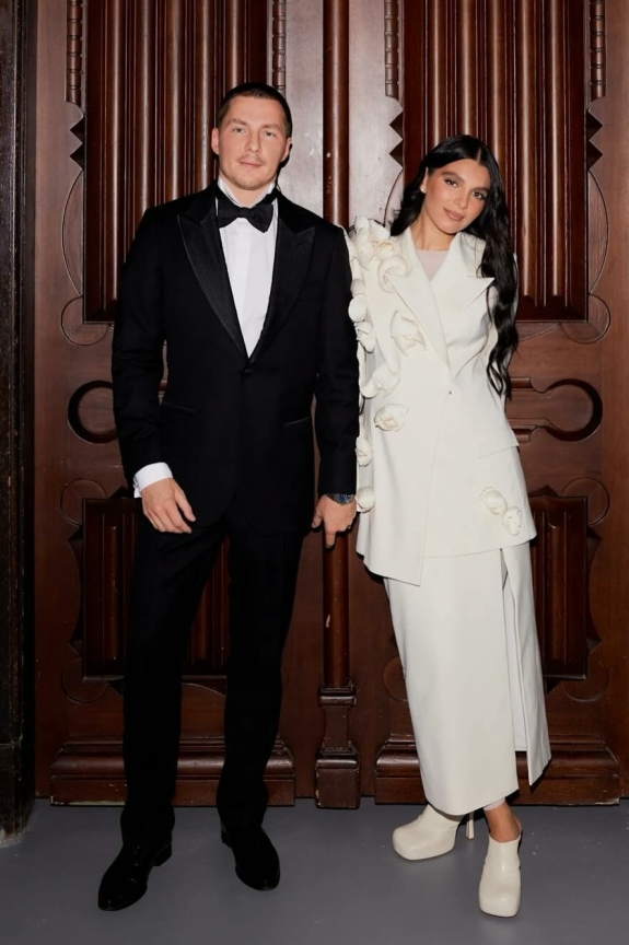 Свадьба Марии Червоткиной и Романа Чичканова | Интервью с невестой о предложении, организации росписи в особняке Спиридонова за 10 дней и планах праздновать масштабную свадьбу за границей | Эксклюзивные фотографии