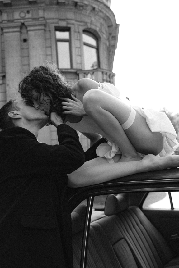 Интервью с невестой о камерной свадьбе в баре «Арка» в Санкт-Петербурге и съемке лавстори в духе модного кампейна