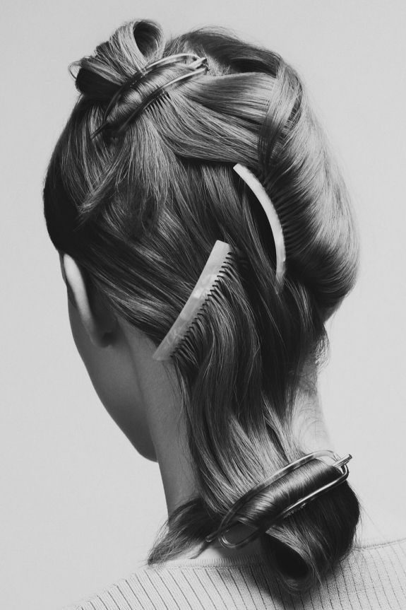 Прически на длинные волосы 2025