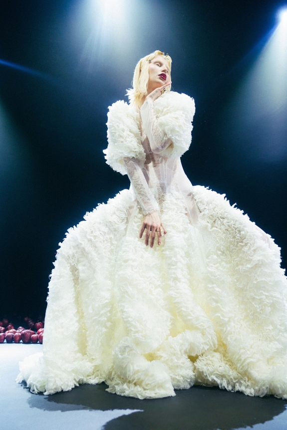 Съемка современной Евы — вдохновение для утра невесты