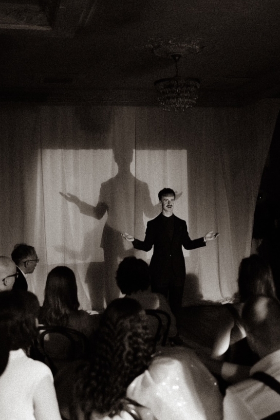 Ведущий на свадьбу 2025