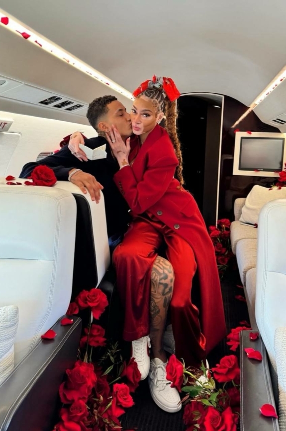 Модель Винни Харлоу выходит замуж