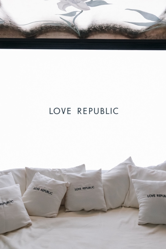 Модель Винни Харлоу выходит замуж