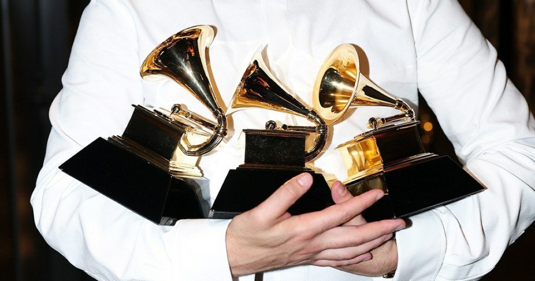 Лучшие образы звезд и победители «Грэмми» —
