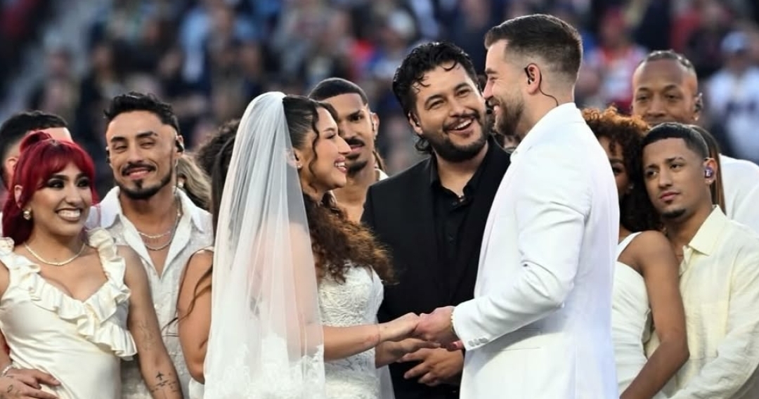 Bad Bunny поженил пару в прямом эфире