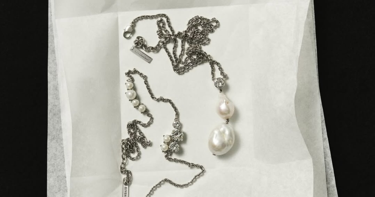 Что подарить девушке на 8 Марта: 20