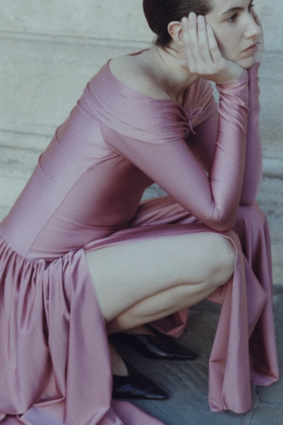 В чем пойти на свидание: 50 красивых платьев и тренды 2026