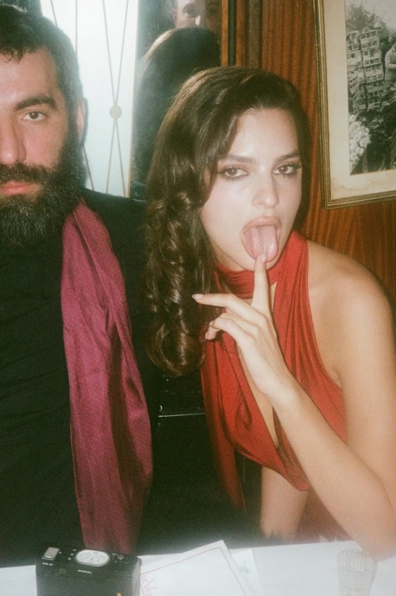 Эмили Ратаковски встречается с бывшим Дуа Липы