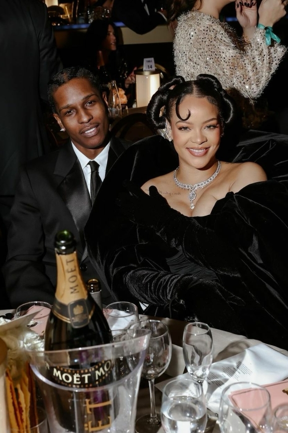 11 смелых образов беременной Рианны