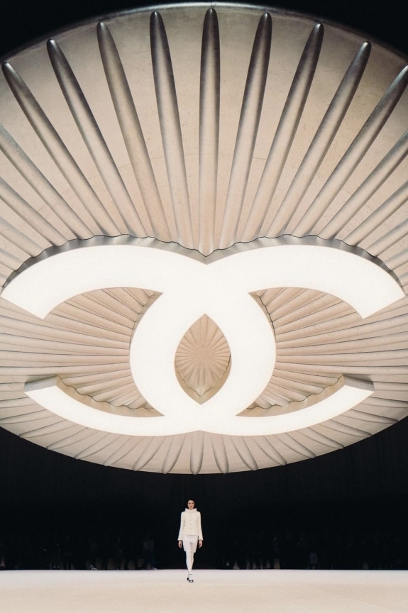 Забудьте о черном и синем дениме —