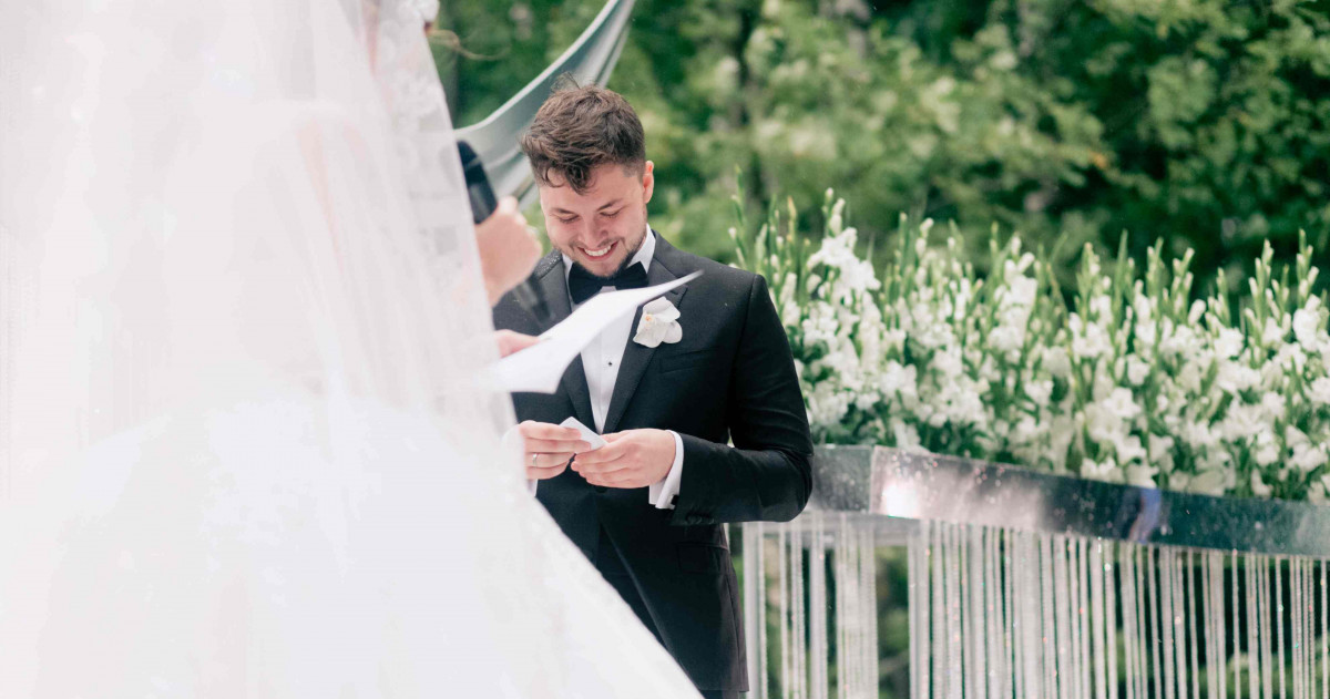 Свадебная церемония: кому доверить трогательный момент?