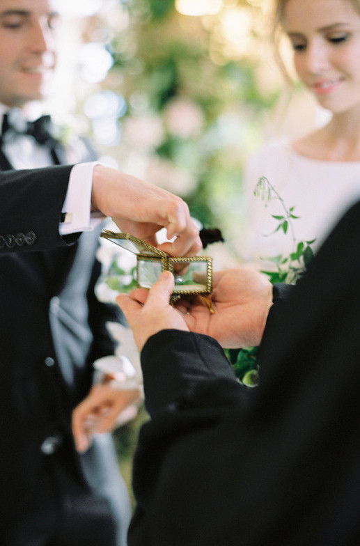 Подготовка к свадьбе I Кому доверить церемонию бракосочетания?