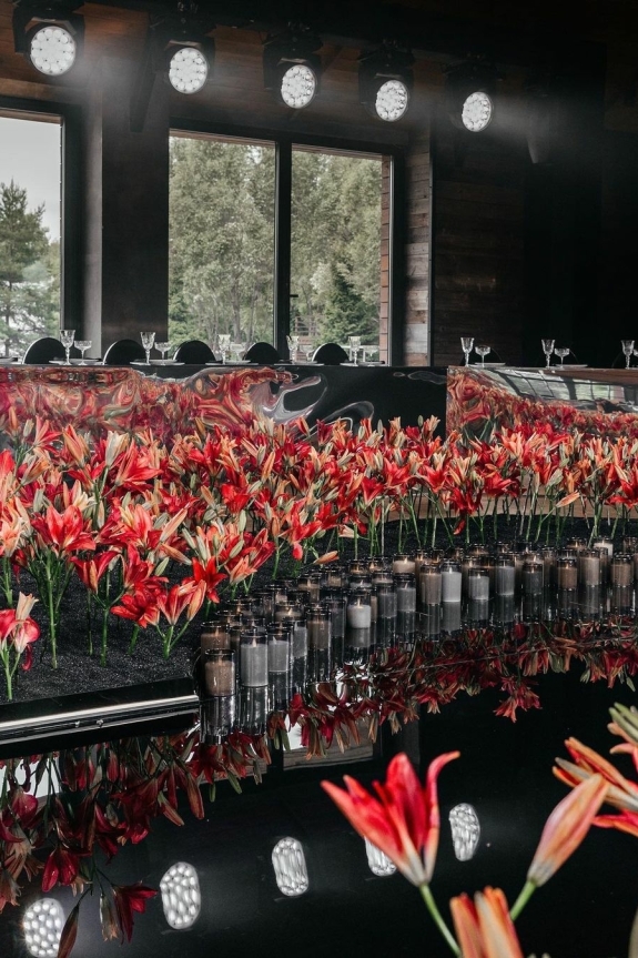 Как красиво оформить свадьбу: концептуальный проект декора студии Кристины Агеевой | История свадебного декора с 2500 живых лилий и шестиугольной рассадкой гостей