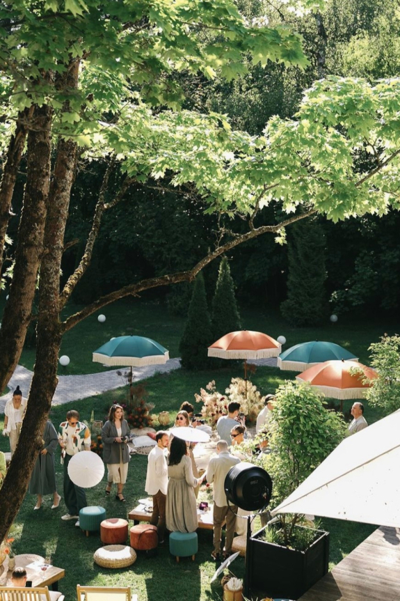 Правила этикета: о чем можно поговорить, если вы никого не знаете на свадьбе | Как познакомиться в незнакомой компании