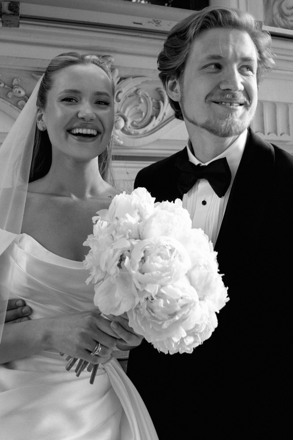 Интервью с невестой: о знакомстве с будущим мужем в социальных сетях, непредвиденных отменах гостей и свадьбе в атмосфере секретного сада