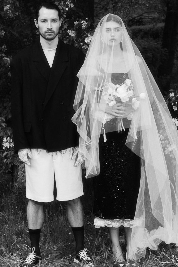 Пара и гости на свадьбе. Как уделить